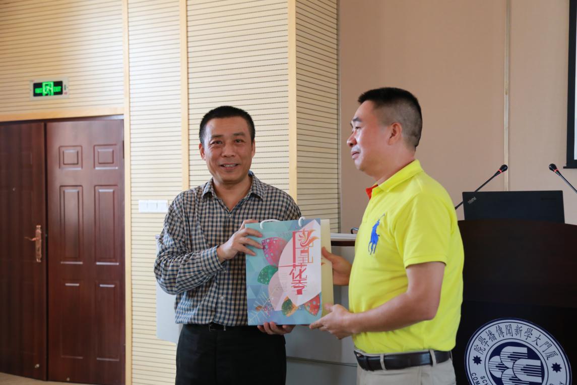 著名导演江平到访厦门 对话海西学子畅谈电影