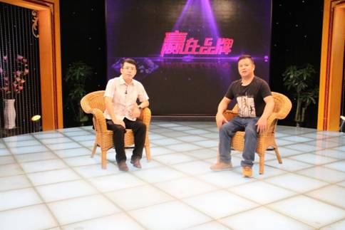 \\zkad\影视部\公用\录制照片\2015年——录制照片\8月\8-31\新疆欧籽库木商贸有限公司;广州金仔裤服装有限公司；惠州市茂荣智能科技有限公司 董事长、董事长、董事长-玉买尔.克力木 ; 王中平 ；张保权（电视版）\IMG_3531.JPG
