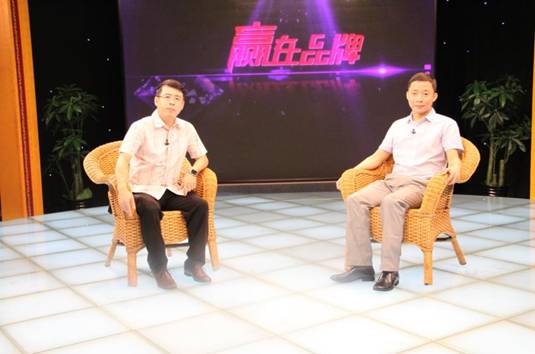 \\zkad\影视部\公用\录制照片\2015年——录制照片\8月\8-31\新疆欧籽库木商贸有限公司;广州金仔裤服装有限公司；惠州市茂荣智能科技有限公司 董事长、董事长、董事长-玉买尔.克力木 ; 王中平 ；张保权（电视版）\IMG_3548.JPG