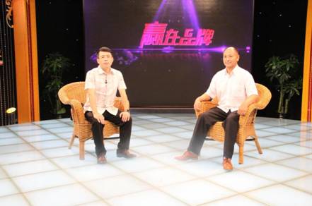 \\zkad\影视部\公用\录制照片\2015年——录制照片\8月\8-31\新疆欧籽库木商贸有限公司;广州金仔裤服装有限公司；惠州市茂荣智能科技有限公司 董事长、董事长、董事长-玉买尔.克力木 ; 王中平 ；张保权（电视版）\IMG_3540.JPG