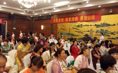 世界美女组织扬州说明会在花园国际大酒店举行