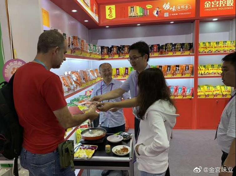 中国食品土畜进出口商会会长曹德荣一行走进金宫控股参观交流