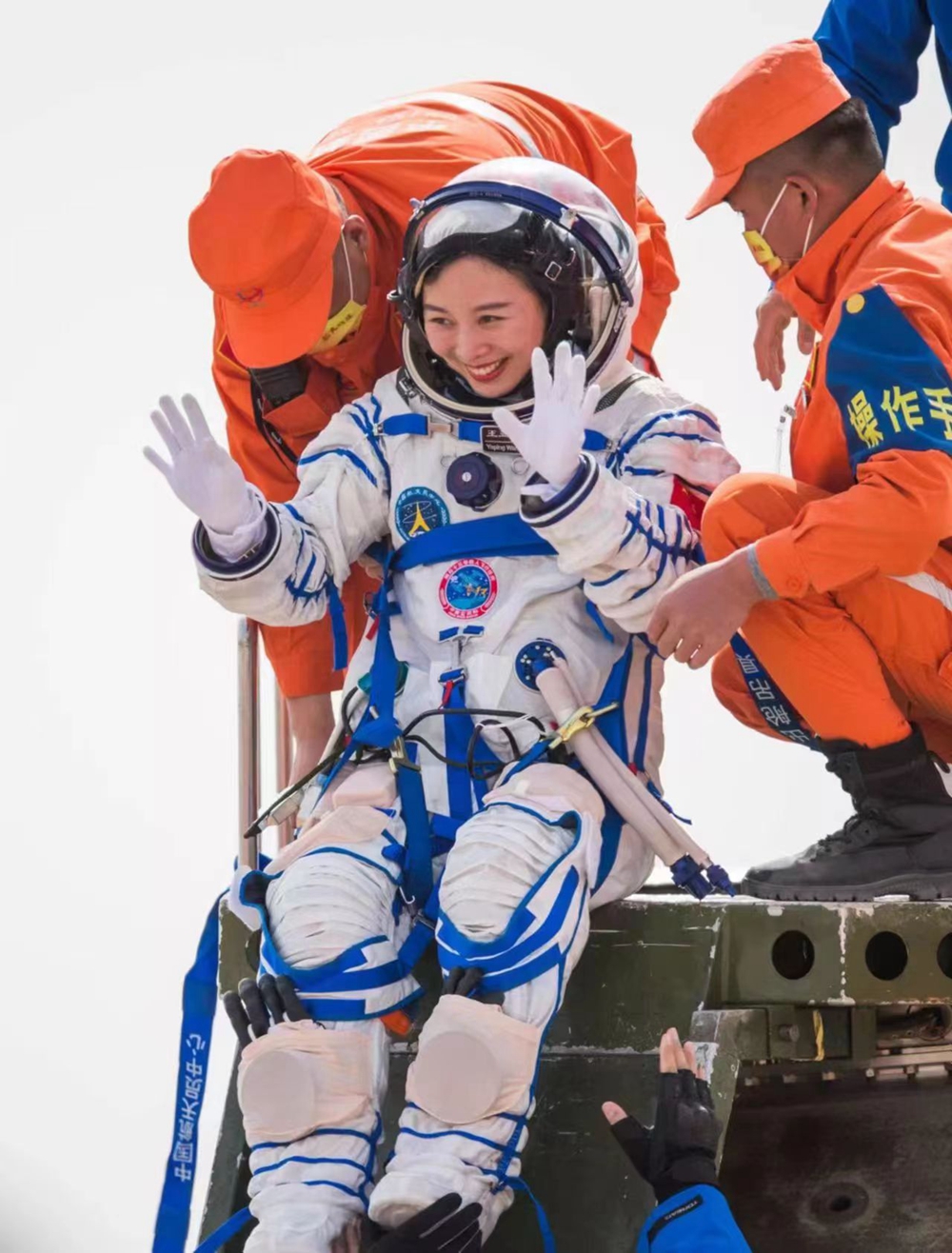 醉美童声 唱响星辰大海——王亚平女儿赵芸熙演唱《摘星星的妈妈回来了》